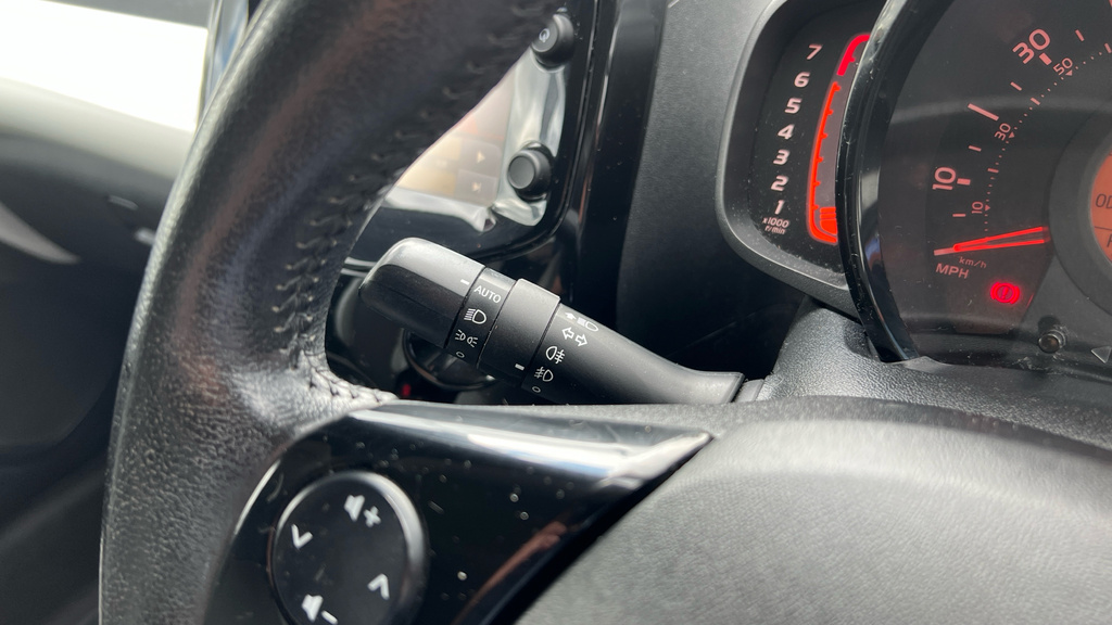 Toyota Aygo 1L X White #16