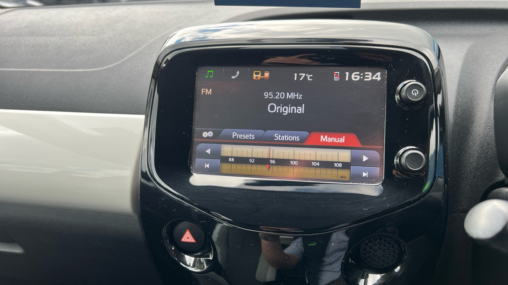 Toyota Aygo 1L X White #17