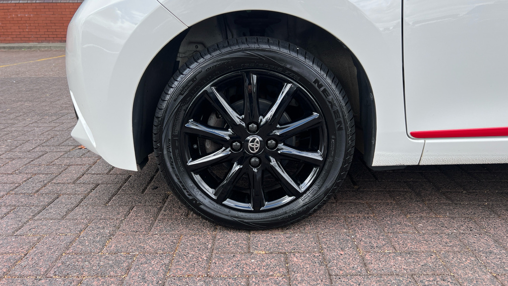 Toyota Aygo 1L X White #9
