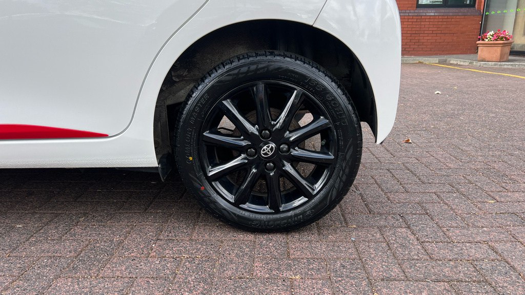 Toyota Aygo 1L X White #10