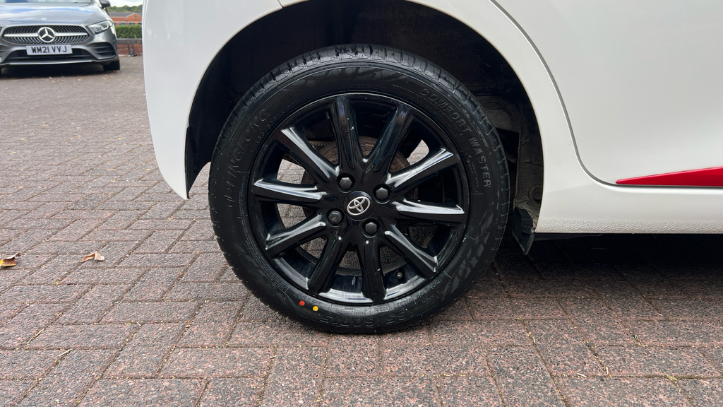 Toyota Aygo 1L X White #8