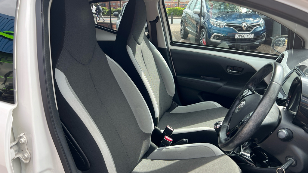 Toyota Aygo 1L X White #22