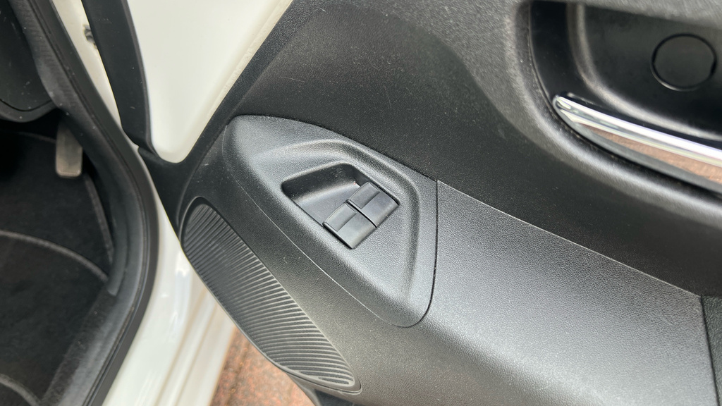 Toyota Aygo 1L X White #11