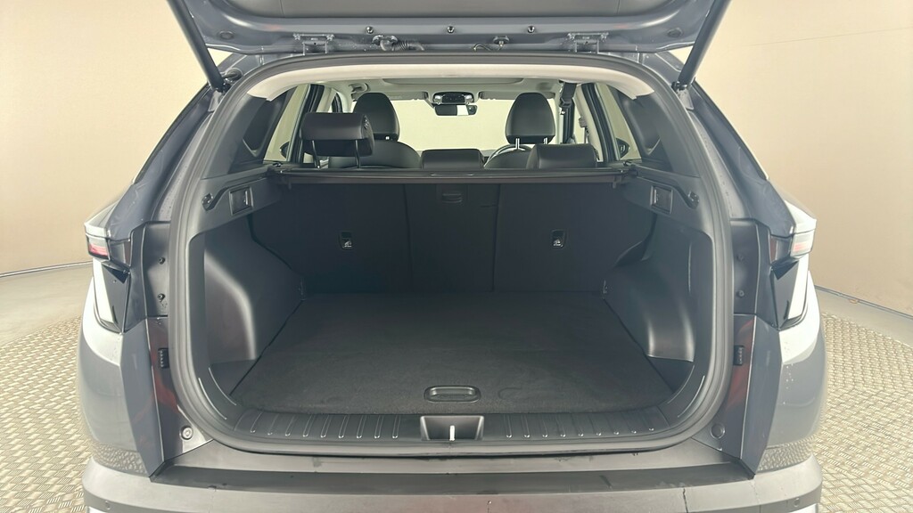 Hyundai Tucson Black Line White #22