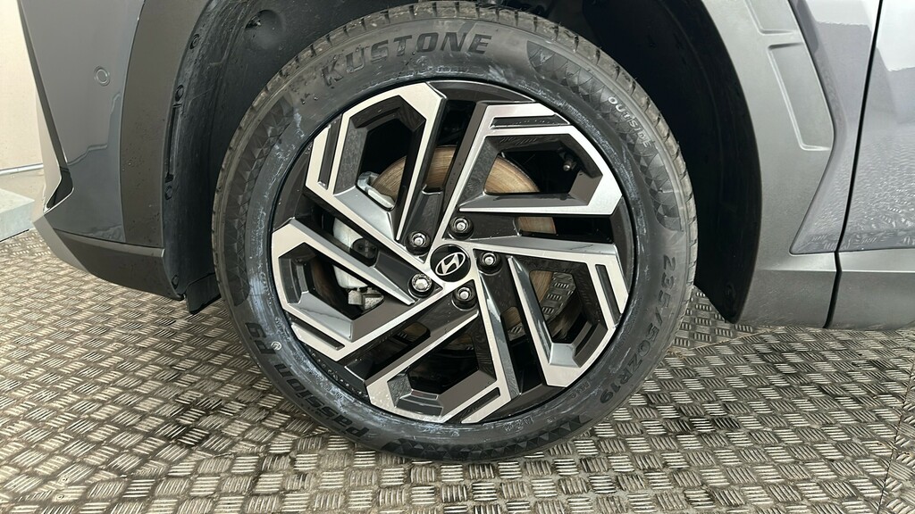 Hyundai Tucson Black Line White #19