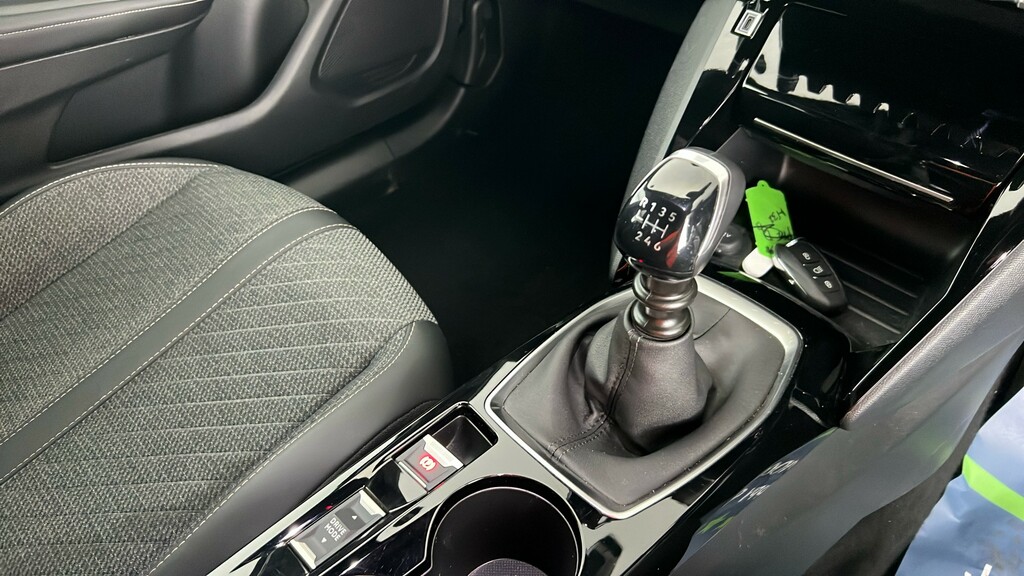 Peugeot 2008 Allure Puretech Ss #25