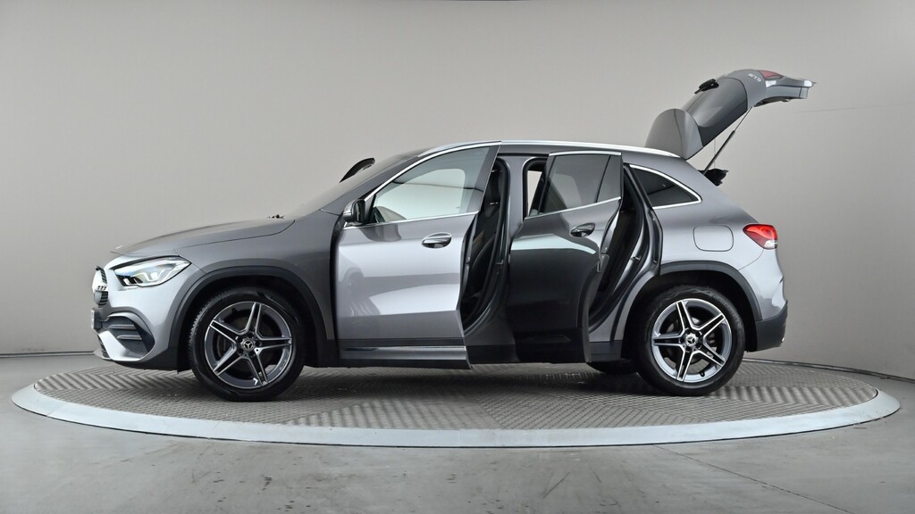 Mercedes-Benz GLA Class Amg Line Night Edition Black #9