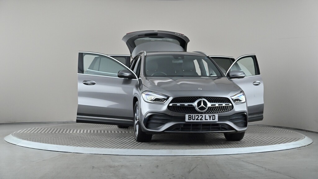 Mercedes-Benz GLA Class Amg Line Night Edition Black #8