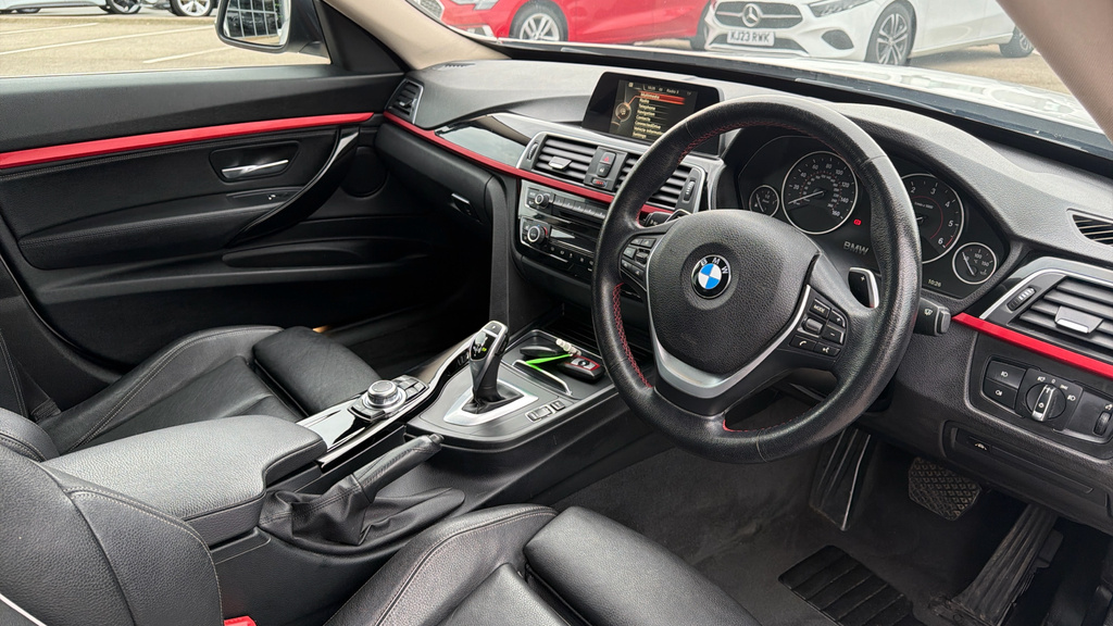 BMW 3 Series 330E M Sport White #31
