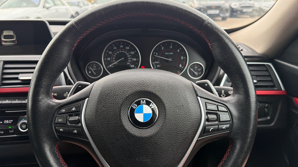 BMW 3 Series 330E M Sport White #19