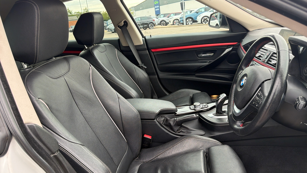 BMW 3 Series 330E M Sport White #32