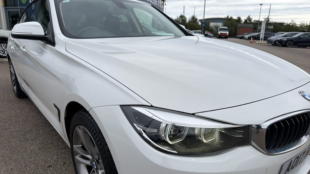 BMW 3 Series 330E M Sport White #9