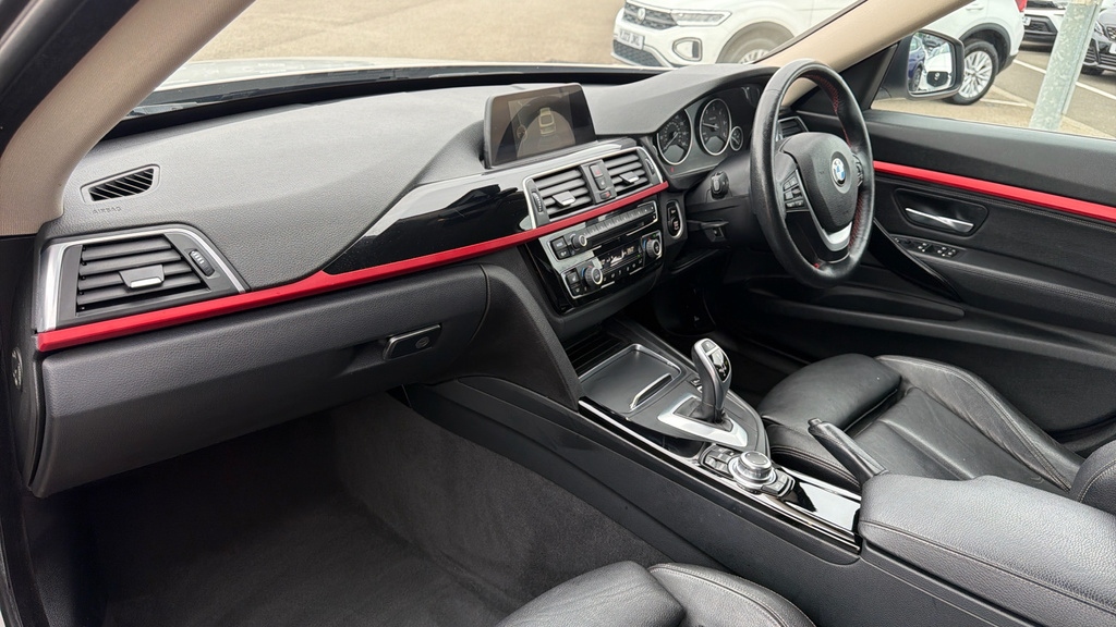 BMW 3 Series 330E M Sport White #13