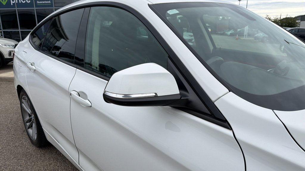 BMW 3 Series 330E M Sport White #10