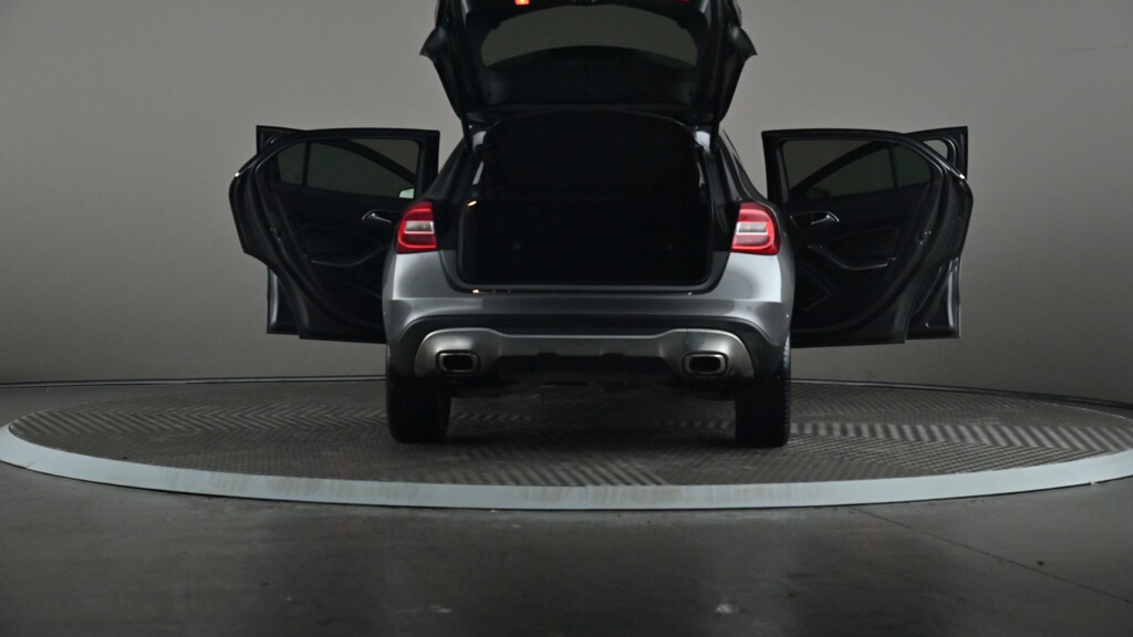 Mercedes-Benz GLA Class Gla 220D 4Matic Amg Line Prem Plus Black #11