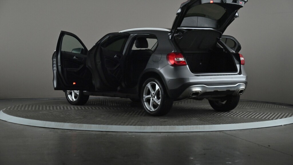 Mercedes-Benz GLA Class Gla 220D 4Matic Amg Line Prem Plus Black #10