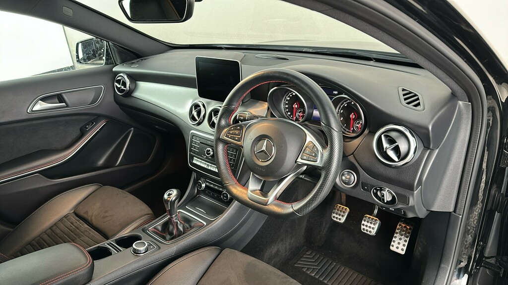 Mercedes-Benz GLA Class 180 Amg Line Edition Grey #31