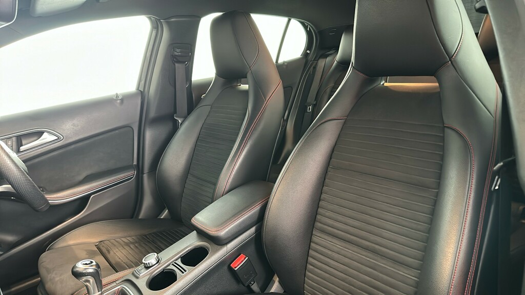 Mercedes-Benz GLA Class 180 Amg Line Edition Grey #17