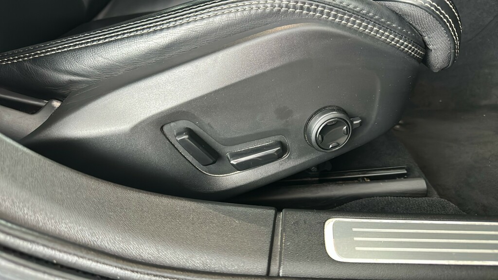 Volvo V90 T4 Momentum Plus Leather Upholstery, Rear Ca Black #30