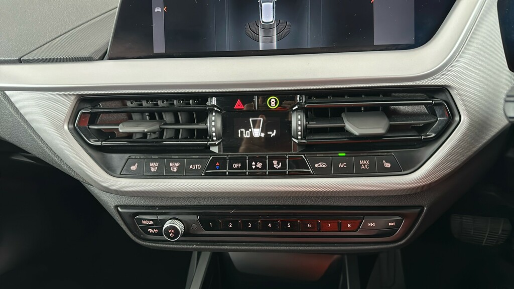BMW 1 Series 118I Se Black #26