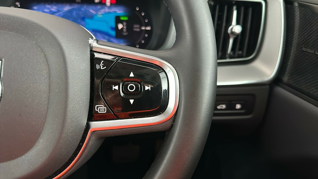 Volvo XC60 2.0 B4d Plus Dark Awd Geartronic Grey #29
