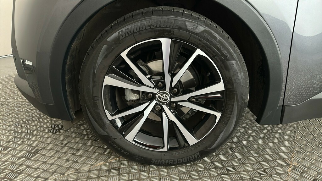 Toyota C-Hr Design White #19