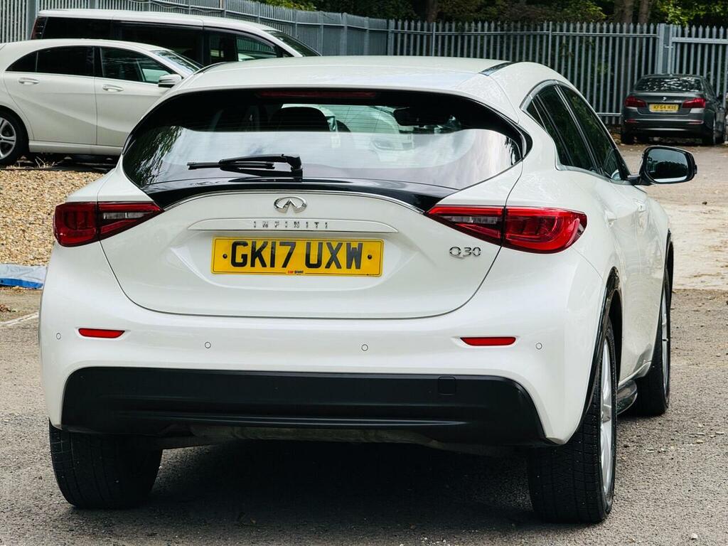 Infiniti Q30 1.6T Se Hatchback Euro 6 Ss White #3
