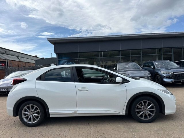 Honda Civic 2015 1.6 I-dtec Se Plus Navi Hatchback Diese White #2