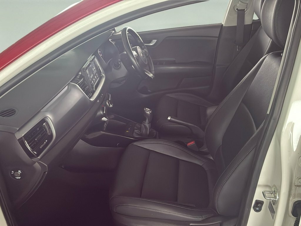 Kia Stonic 1L Maxx White #6