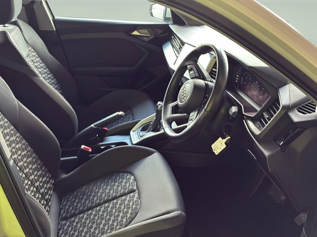 Audi A1 1L Sport RF22NLU White #5