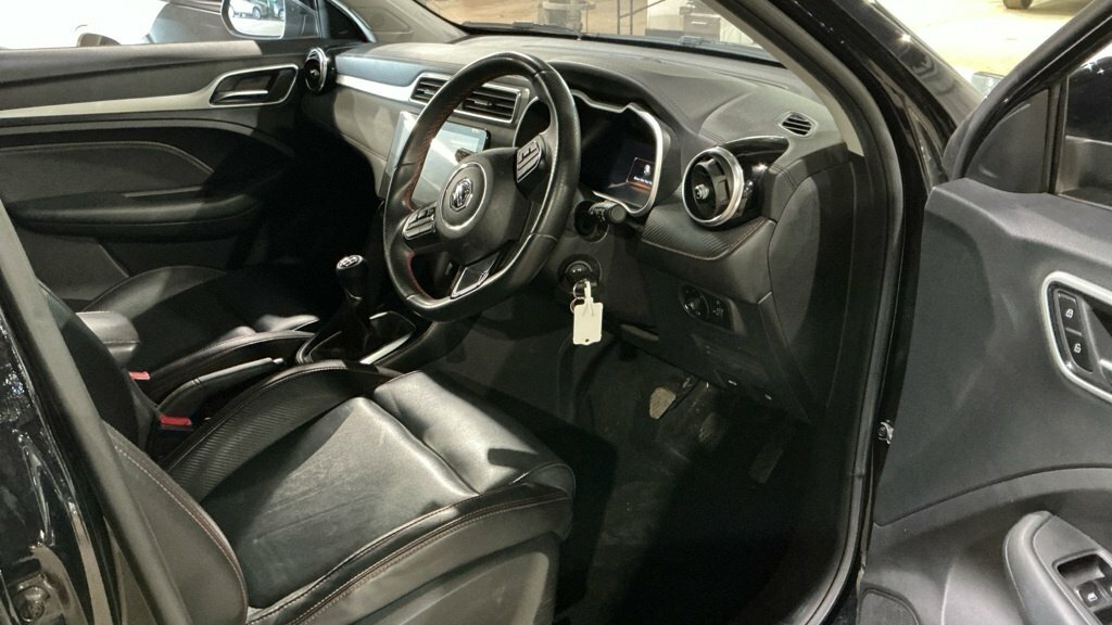 MG ZS 1L Exclusive Black #6