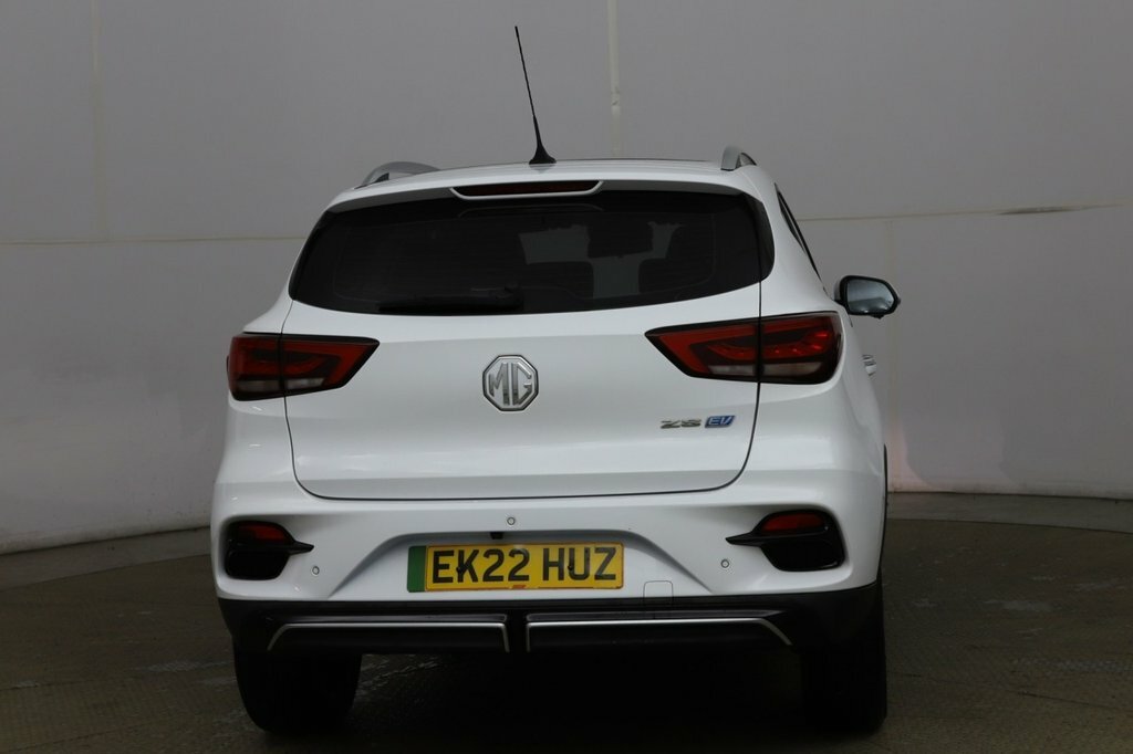 MG ZS Suv White #6