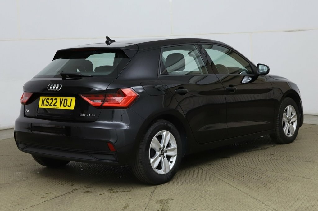 Audi A1 1L Technik Black #4