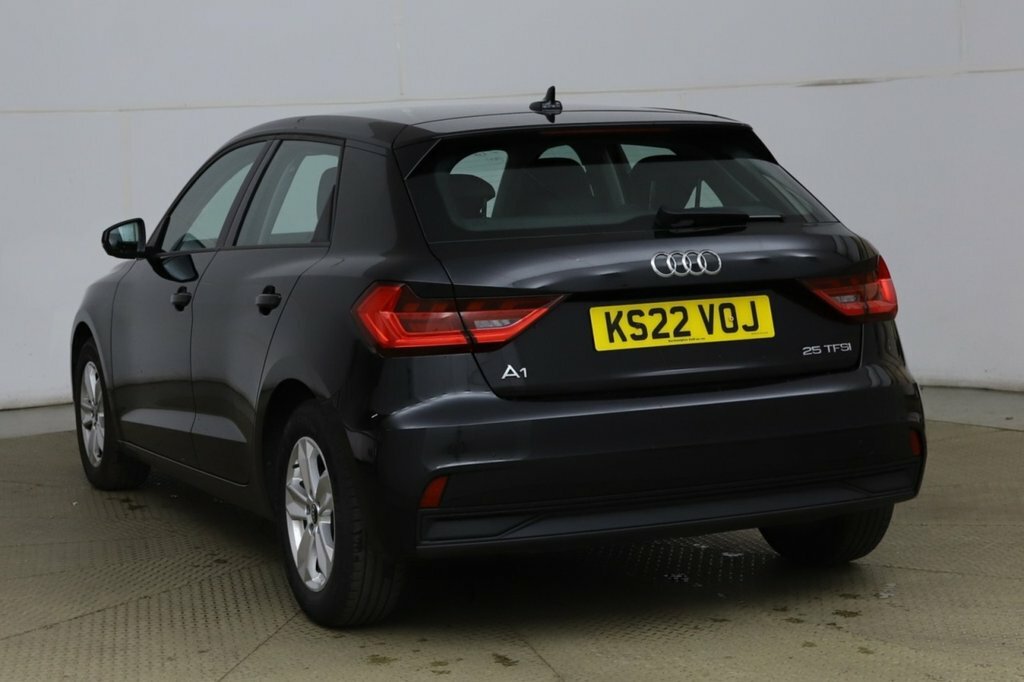 Audi A1 1L Technik Black #5