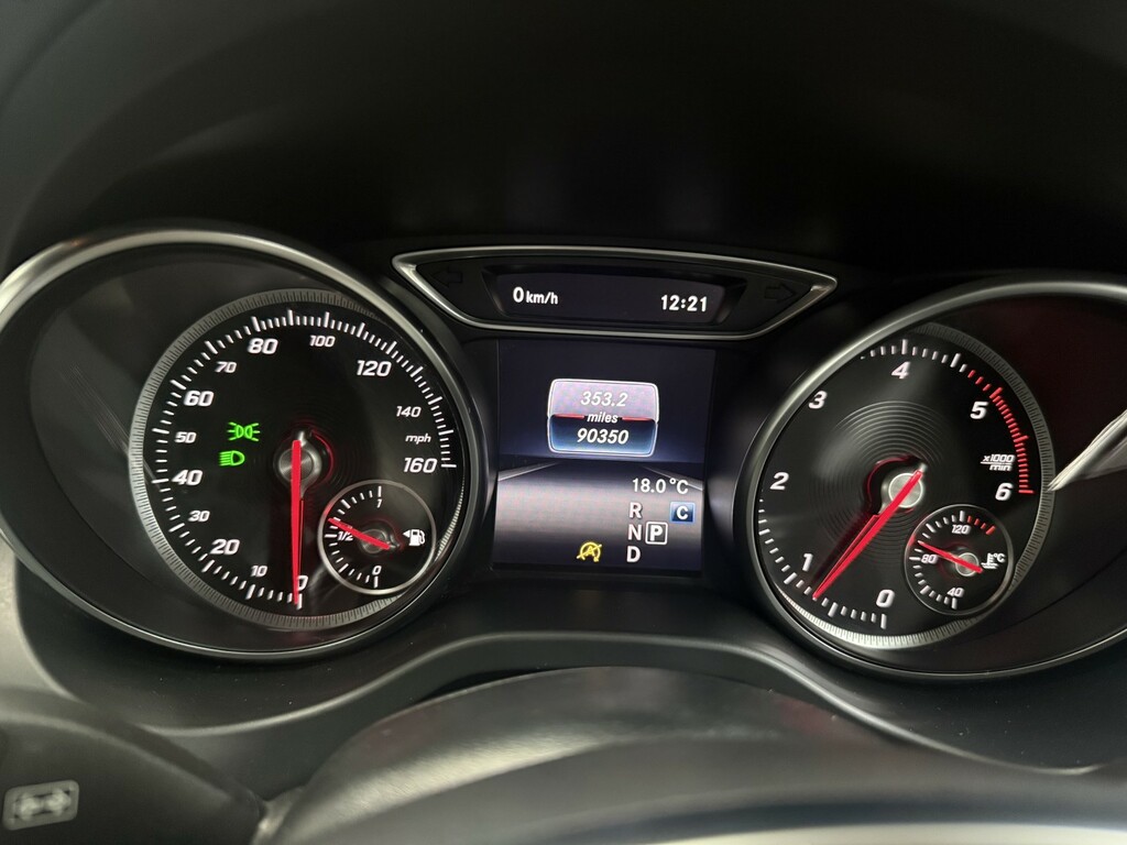 Mercedes-Benz CLA Class Cla 220 D Amg Line Black #26