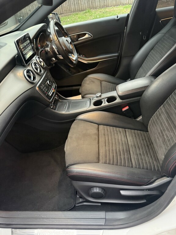 Mercedes-Benz CLA Class Cla 220 D Amg Line Black #17