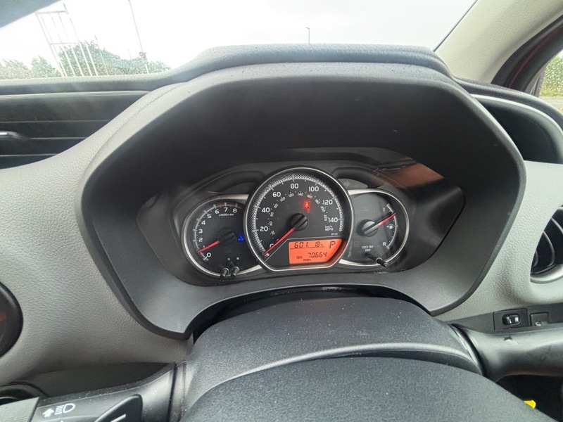 Toyota Yaris Vvt-i Icon M-drive Red