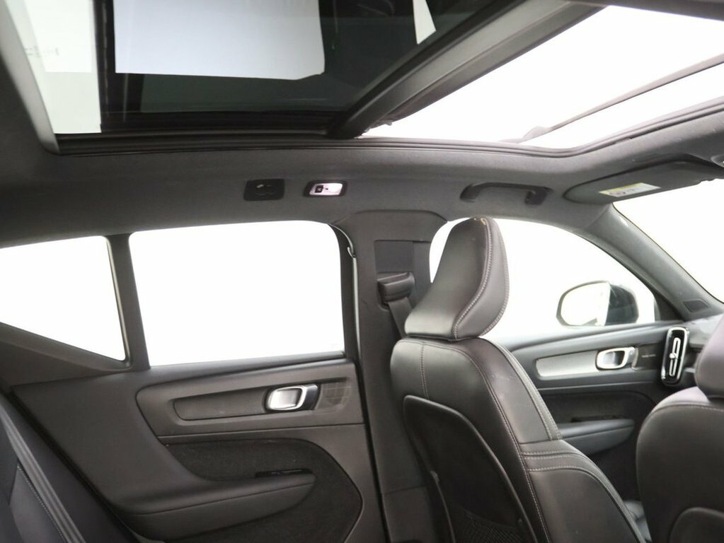 Volvo XC40 1.5L R-design DF21FTJ Black