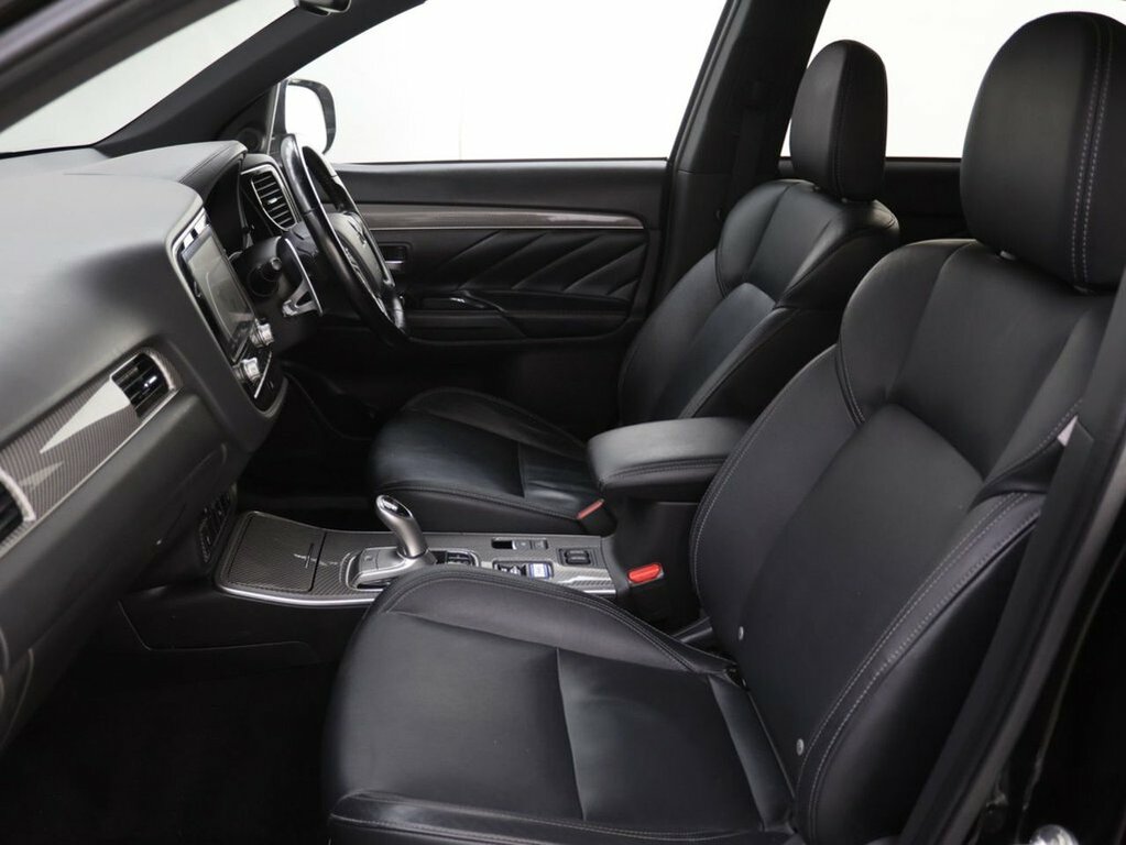 Mitsubishi Outlander Estate Red #17