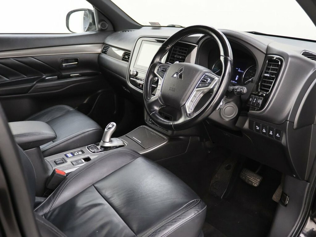 Mitsubishi Outlander Estate Red #8