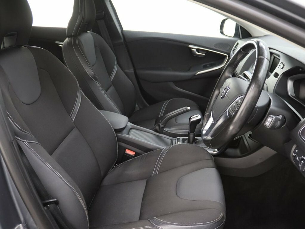 Volvo V40 D2 120 R Design Pro Red #9