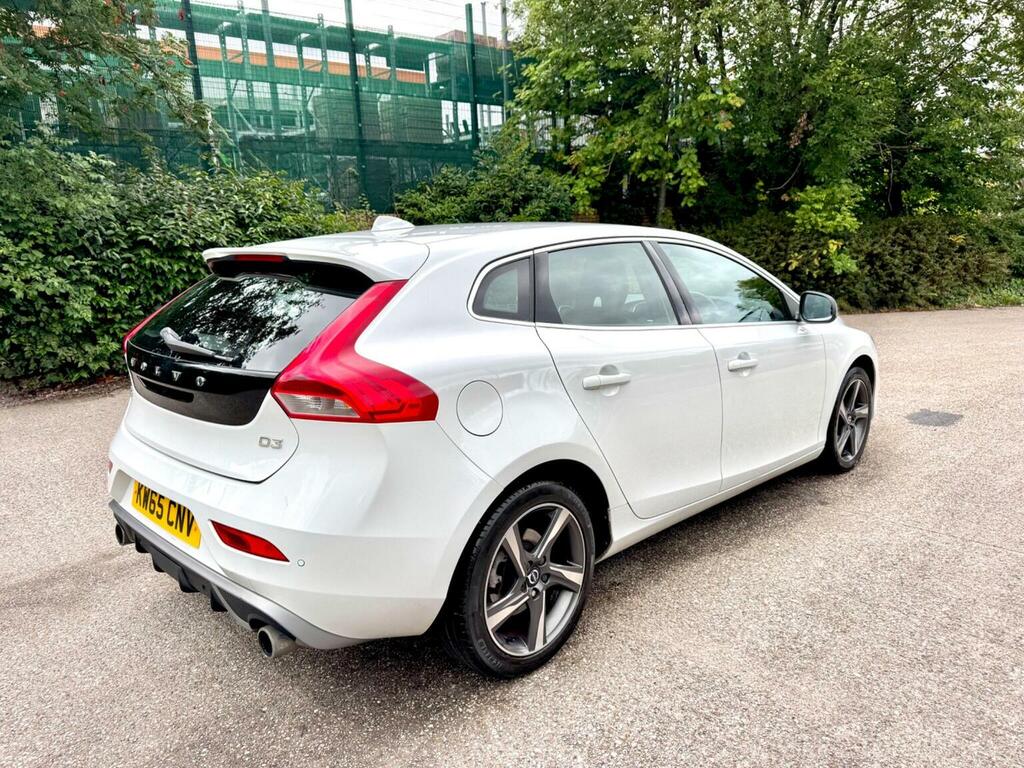Volvo V40 2.0 D3 R-design Lux Nav Euro 6 Ss White #4