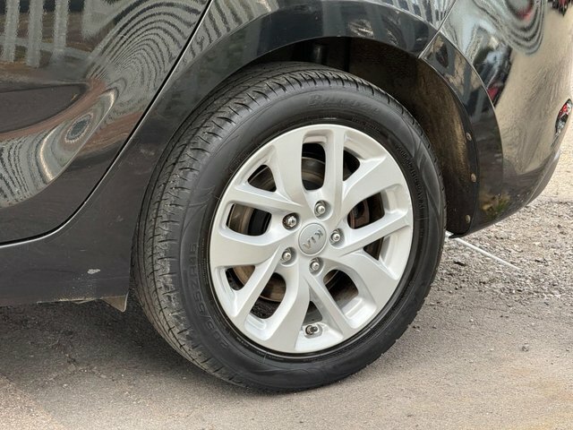 Kia Carens 2 White #9