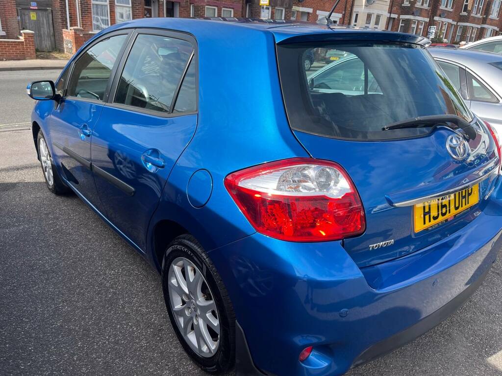 Toyota Auris Auris White #8