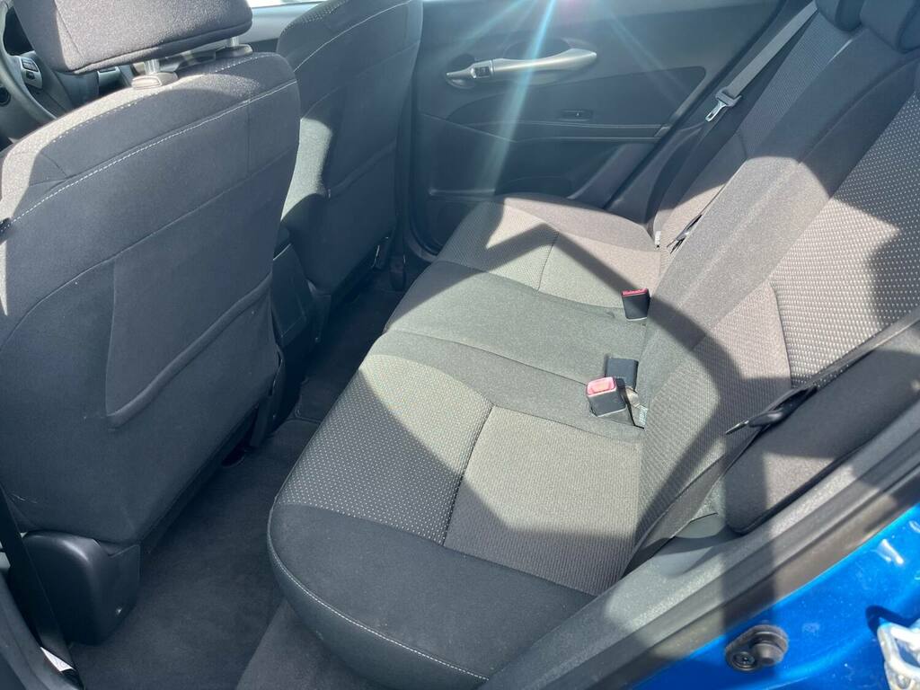 Toyota Auris Auris White #12