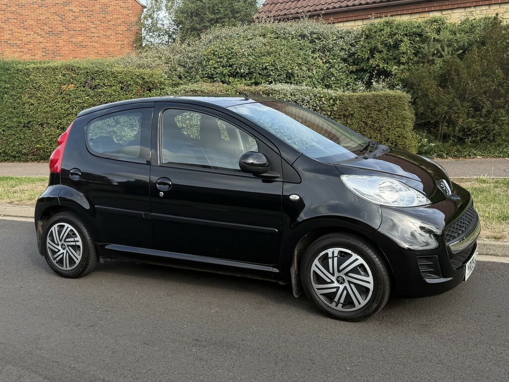 Peugeot 107 1.0 12V Urban Black #2