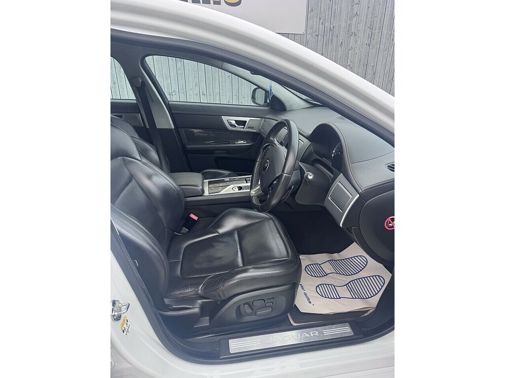 Jaguar XF D S V6 Portfolio White