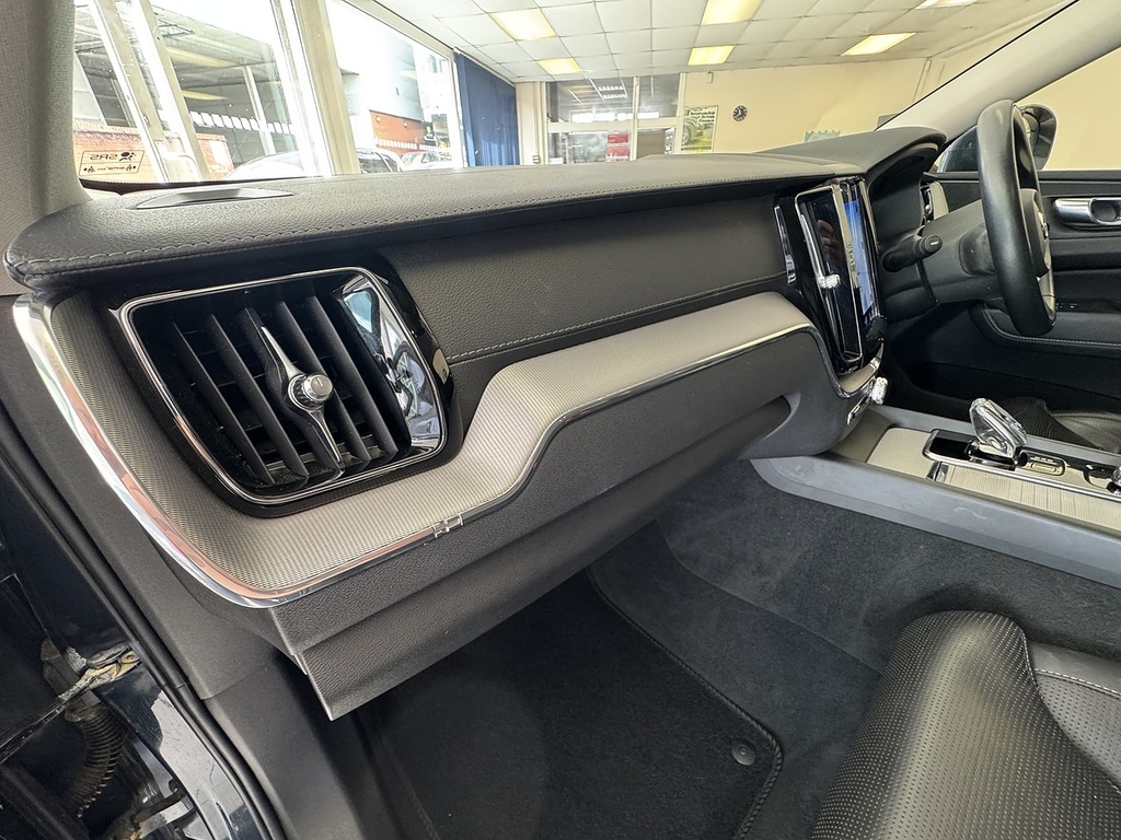 Volvo XC60 T4 Edition Grey #15