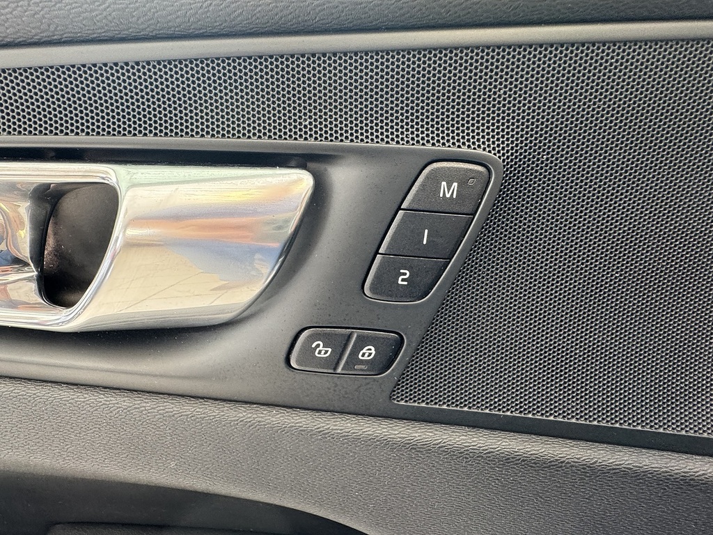 Volvo XC60 T4 Edition Grey #32