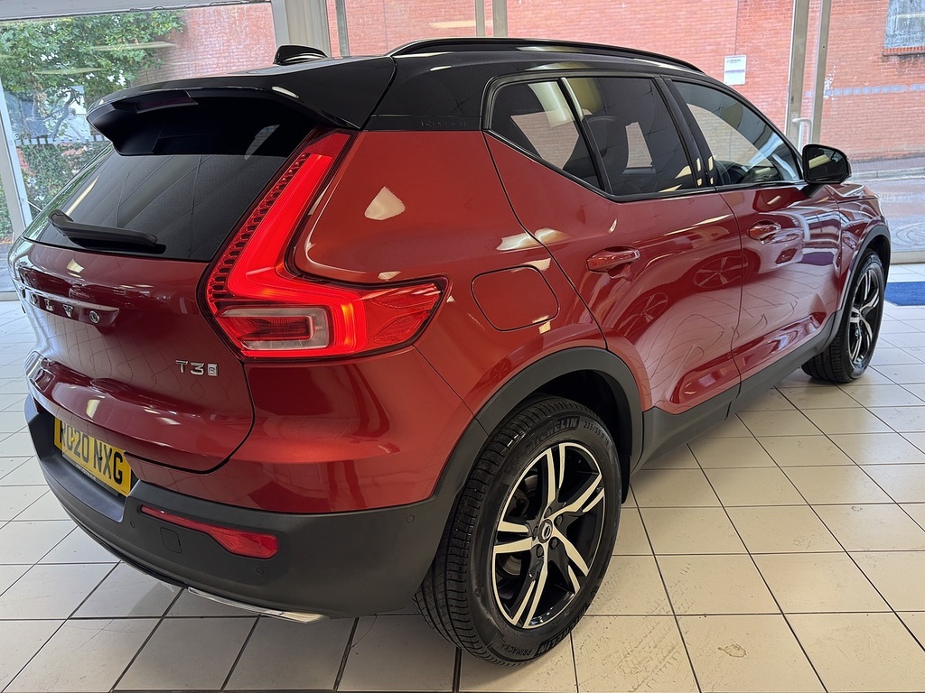 Volvo XC40 T3 R-design U6495 Ulez Red